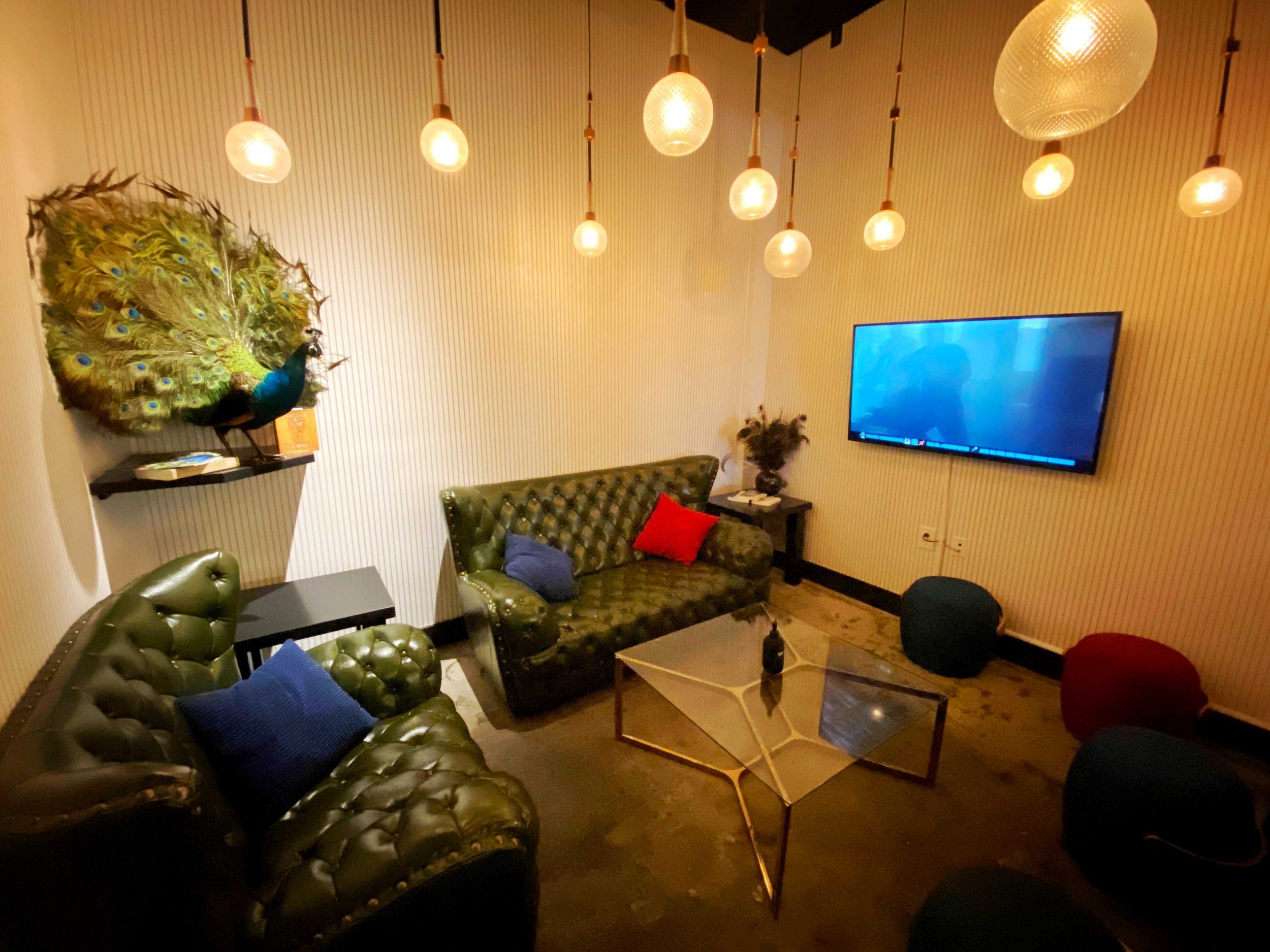 Peacock Room (6-10 Guests)