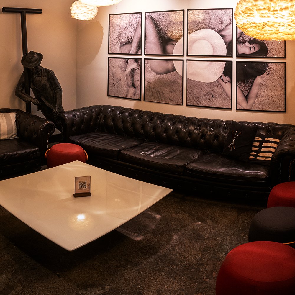 White Room (7-15 Guests)